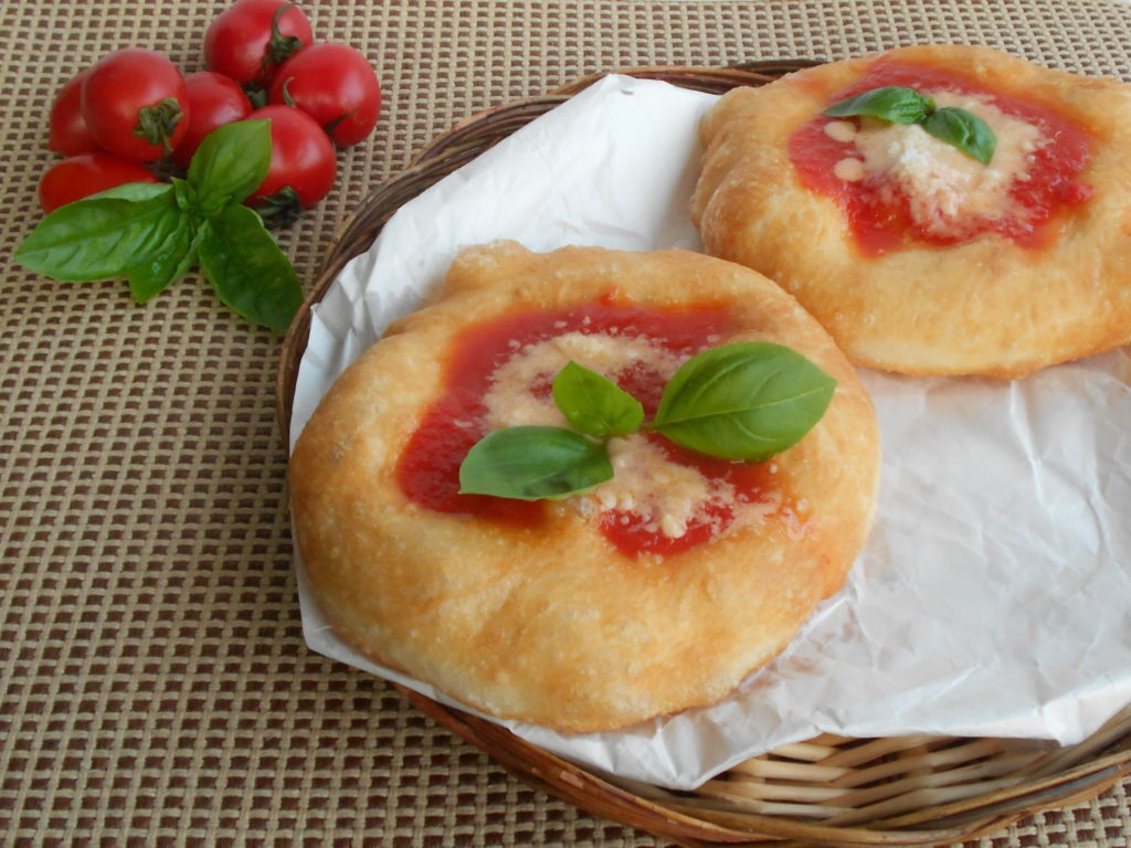 Pizza fritta alla napoletana