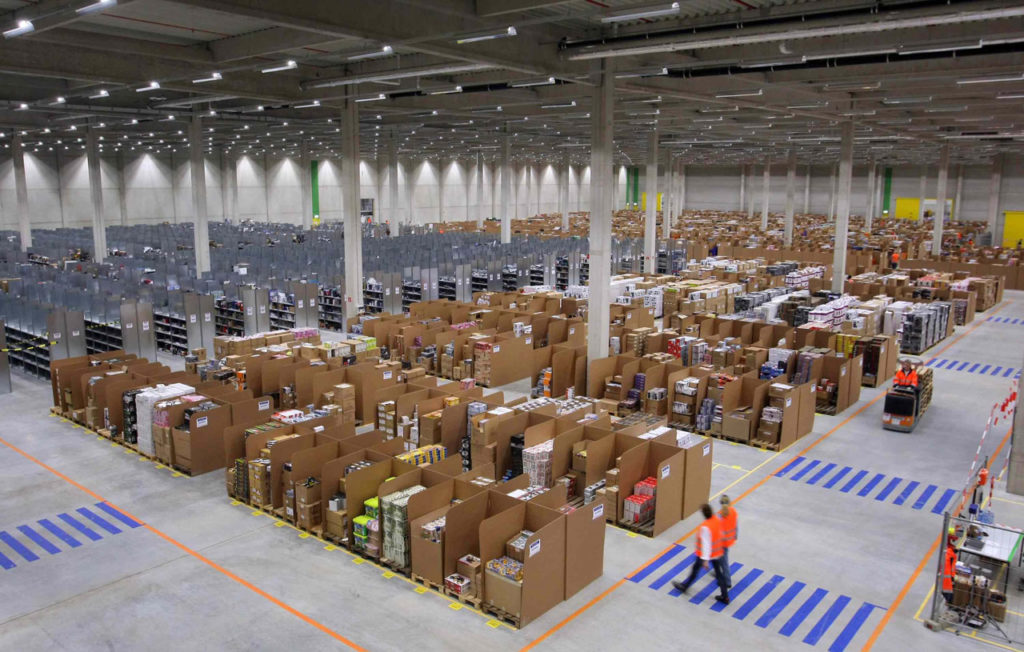 Amazon, ordini online e ritiri in 2 minuti